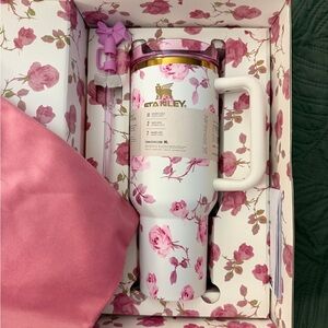 Stanley LoveShackFancy Floral - Pink and White. Includes tumbler, straw, and bag